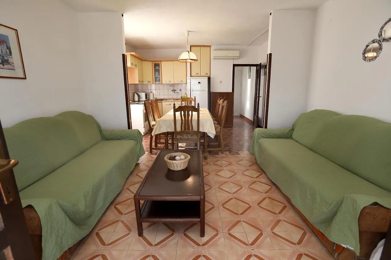 Apartman Karaga Traù 0*,